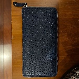Coach wallet. Eyelet cut. Royal blue